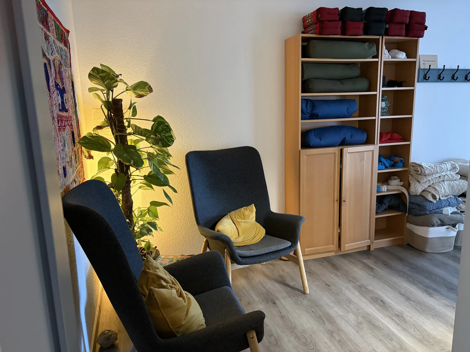 Ruhige Leseecke mit Sesseln